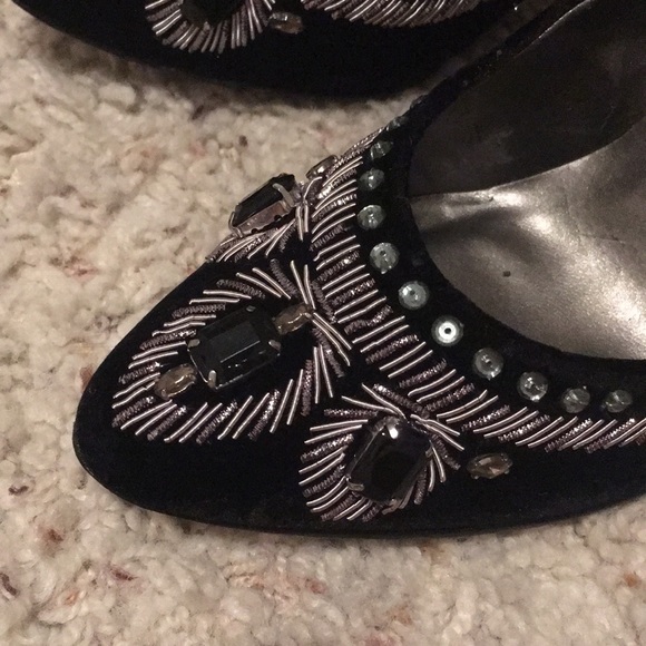 Black velvet heels with gorgeous decorations - Picture 3 of 8